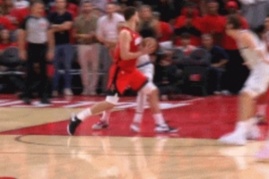 秀个手活儿！申京连续转身碾到甜点区 小抛投打成2+1